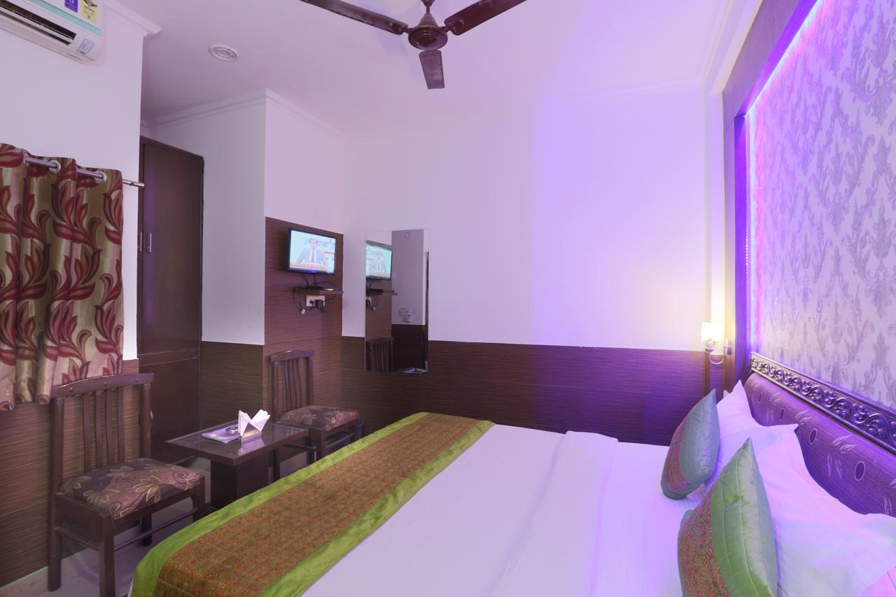 Hotel Perfect Palace Új-Delhi Kültér fotó